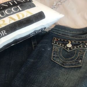 #27  medium wash studded pocket